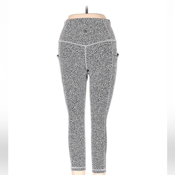 Athleta Salutation Stash II Textured 7/8 Tights Micro Cheetah Black/Sea Salt XS - Picture 6 of 12